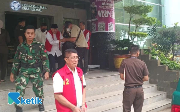 Thumbnail Berita - Tahap II Kasus Pasar Cinde, Alex Noerdin dan Harnojoyo Resmi Diserahkan ke Jaksa