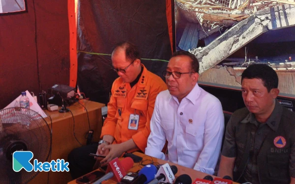 Menko PMK Datangi Ponpes Al Khoziny, Pantau Proses Evakuasi Korban