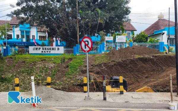 Thumbnail Berita - ‎Pengerjaan Jembatan dan Pedestarian SMPN 3 Kota Batu Ditargetkan Rampung Akhir November