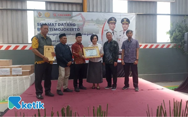 Thumbnail Berita - PT Calvary Abadi Jadi Perusahaan Pertama Penerima Penghargaan Tertib Ukur dari Bupati Mojokerto
