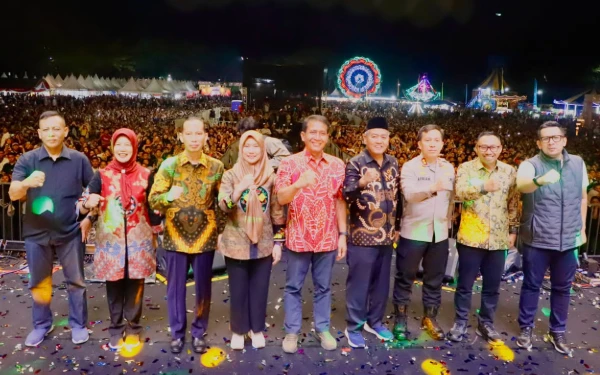 Thumbnail Berita - DPRD Jatim Luncurkan Platform ‘CUAN’ di Ajang Pasar Rakyat Bojonegoro, Siapkan Rumah Curhat Bagi Masyarakat