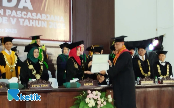 Thumbnail Berita - Menteri Haji Ceritakan Perjuangan Wisuda S-3 di UIN Malang, Kerjakan Disertasi 2 Tahun hingga Kuliah di Rest Area Tol