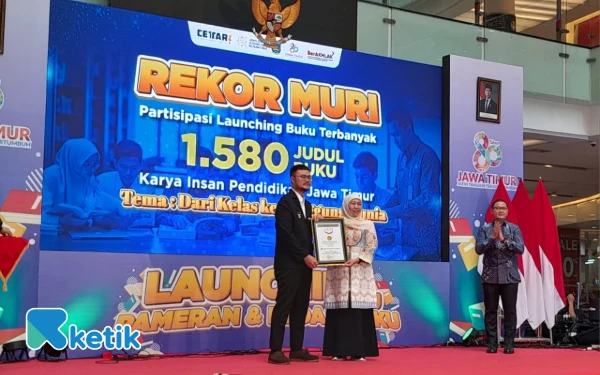 Thumbnail Berita - Terbitkan 1.580 Judul Buku, Dispendik Jatim Pecahkan Rekor MURI