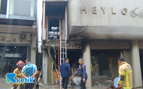Thumbnail Berita - Butik dan Kafe Terbakar Akibat Kompor Lupa Dimatikan, Kerugian Capai Ratusan Juta