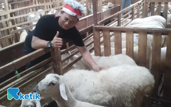 Thumbnail Berita - Berbagi 70 Persen Laba untuk Anak Yatim, Pengusaha Brebes Ini Buktikan Berkah Tak Pernah Berkurang