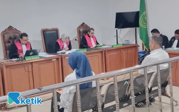 Thumbnail Berita - Kuasa Hukum Fitrianti dan Dedi Nilai Dakwaan Jaksa Keliru, Audit BPKP Dinilai Tak Sah