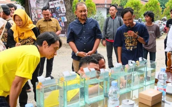 Ratusan Pecinta Ikan Guppy Ramaikan Guppy Contest Nasional Piala Bupati Pemalang 2025