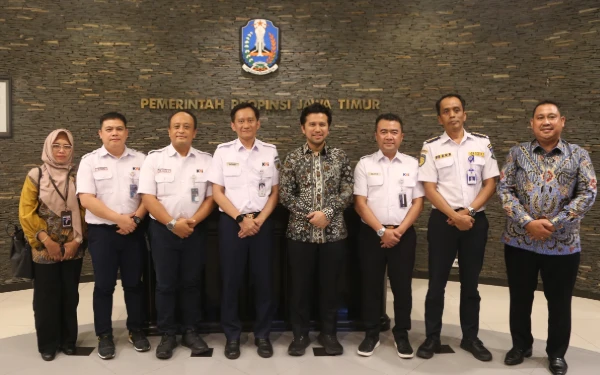 Thumbnail Berita - KAI dan Pemprov Jatim Bahas Sinergi Transportasi Multimoda dan Efisiensi Logistik