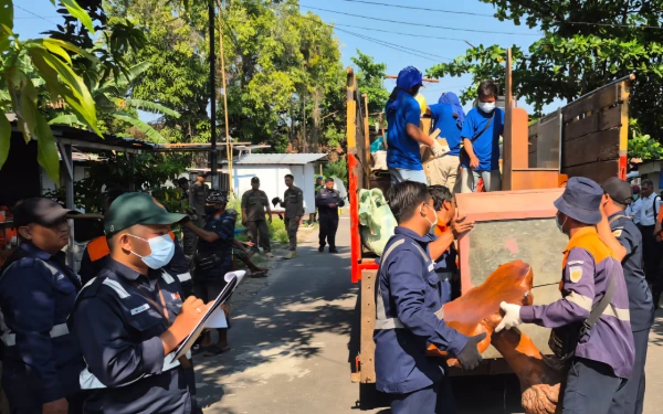 Thumbnail Berita - Komitmen Jaga Aset Negara, KAI Daop 7 Madiun Tertibkan Rumah Perusahaan