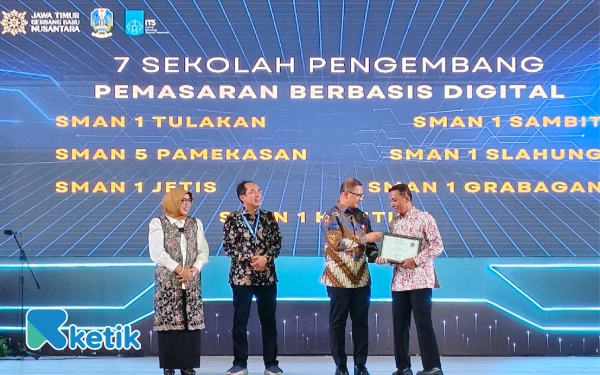 Thumbnail Berita - Dari Ruang Kelas ke Dunia Usaha, SMA Double Track Cetak 69 Ribu Siswa Siap Berwirausaha dan Kerja