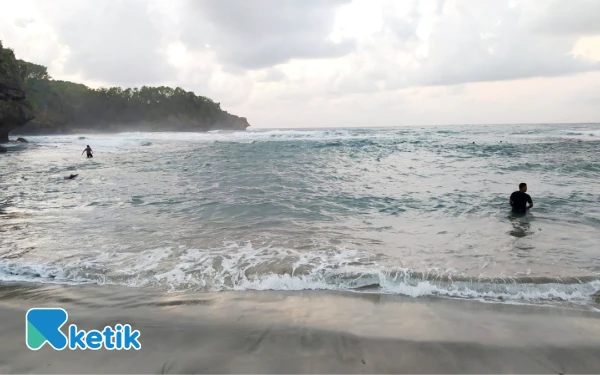 Thumbnail Berita - Tim Gabungan Sisir Perairan Wawaran Pacitan, Nelayan Hilang Diduga Masih di Dasar Laut