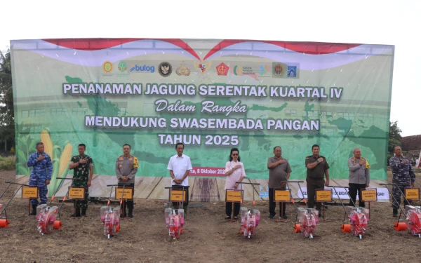 Thumbnail Berita - Dukung Swasembada Pangan, Polda DIY Perluas Tanam Jagung di Tanah Sultan Ground