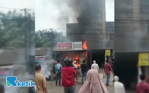 Thumbnail Berita - Gara-Gara Bakar Sampah, Warung Sembako di Talang Kelapa Banyuasin Hangus Tidak Tersisa