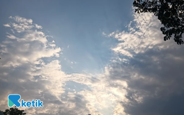 Thumbnail Berita - Cuaca Kota Surabaya 8 Oktober 2025 Diprakirakan Berawan, Kota Batu Hujan Ringan