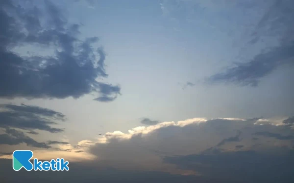 Thumbnail Berita - Cuaca Kota Makassar 9 Oktober 2025 Hujan Ringan, Cerah, Kota Bengkulu Hujan Ringan