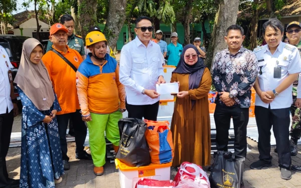 Thumbnail Wali Kota Malang Salurkan Bantuan Korban Bencana Angin Kencang
