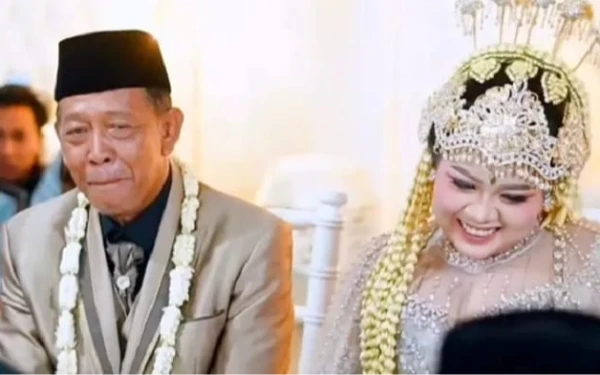 Thumbnail Berita - Cek Mahar Rp3 Miliar Diduga Palsu, Kakek 74 Tahun yang Nikahi Gadis Pacitan Kabur