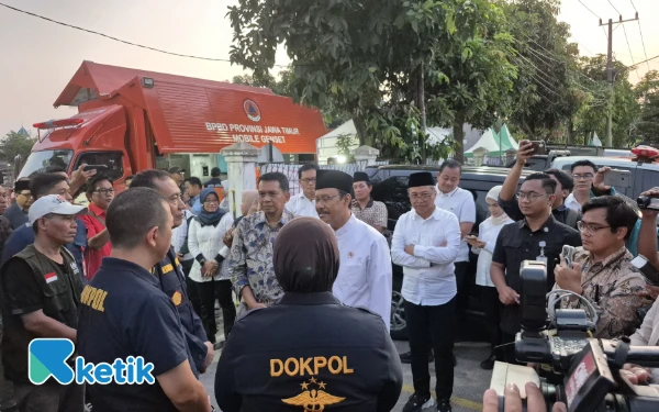 Gus Ipul Pantau Identifikasi Korban Ponpes Al Khoziny di Polda Jatim