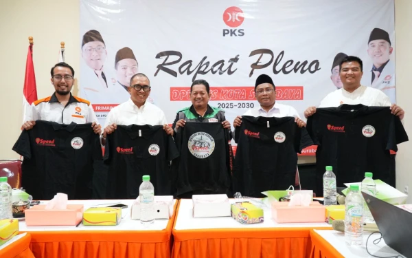 Thumbnail Aspirasi Ojol Menggema di Kantor PKS Surabaya, Minta Perlindungan dan Keadilan Pendapatan