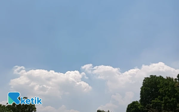 Thumbnail Berita - Cuaca Kota Surabaya 11 Oktober 2025 Diprakirakan Berawan, Begitu Juga Jember