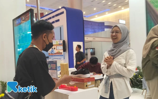 Thumbnail Berita - Dinas ESDM Jatim Gencarkan Transisi Energi Lewat PLTS untuk Pesantren dan UMKM di JatimFest 2025