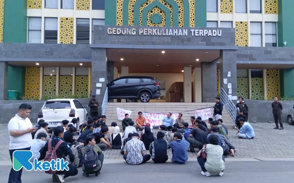 Mahasiswa UIN Gus Dur Demo Tuntut Klarifikasi Video Dugaan Keberpihakan Rektor dan Transparansi Dana Kampus