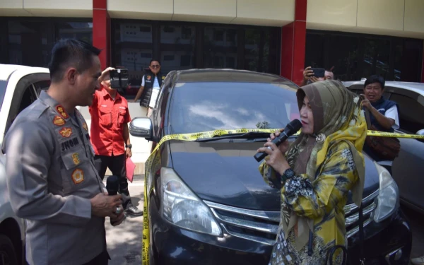 Thumbnail Berita - Polres Muara Enim Serahkan Dua Mobil Hasil Curanmor kepada Pemiliknya