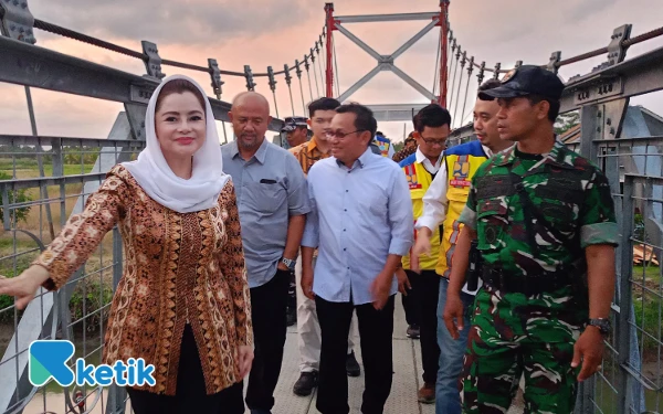 Thumbnail Berita - Novita Wijayanti Resmikan Jembatan Gantung di Kampung Laut, Tingkatkan Mobilitas dan Keselamatan Anak Sekolah