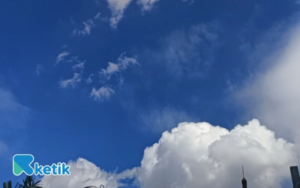 Thumbnail Berita - Cuaca Kota Surabaya 12 Oktober 2025 Diprakirakan Berawan, Kota Batu Berkabut