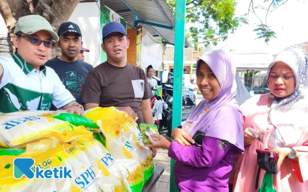 Thumbnail Berita - ‎Warga Kota Batu Akui Terbantu Adanya Pasar Murah dari Sekjen PKB