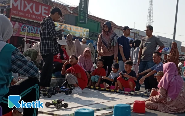 Ribuan Warga Padati Car Free Day Perdana di Comal Pemalang, UMKM Laris Manis