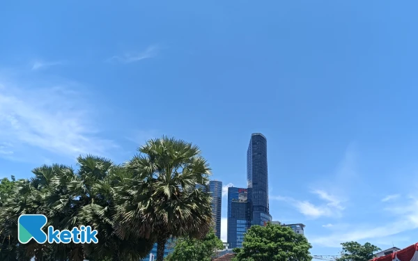 Thumbnail Berita - Cuaca Kota Surabaya 13 Oktober 2025 Diprakirakan Cerah, Kota Blitar Berkabut