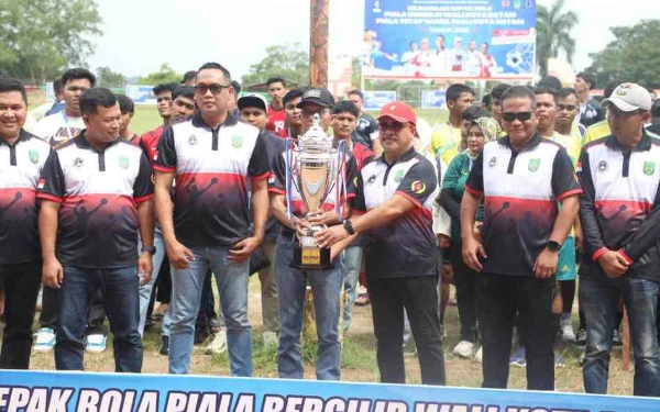 Thumbnail Berita - DPRD Batam Meriahkan Pembukaan Kejuaraan Sepak Bola Piala Wali Kota 2025