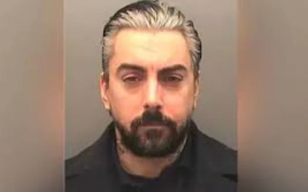 Thumbnail Berita - Akhir Tragis Ian Watkins, Eks Vokalis Lostprophets Tewas Ditikam di Penjara Inggris