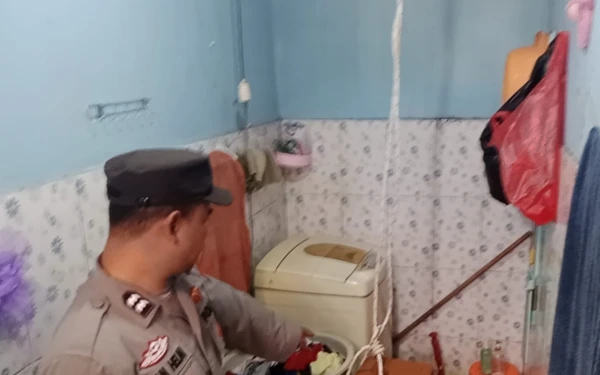 Thumbnail Berita - Tragis! PKL Alun-alun Kota Batu Gantung Diri Diduga Frustrasi Gagal Daftar Ojol