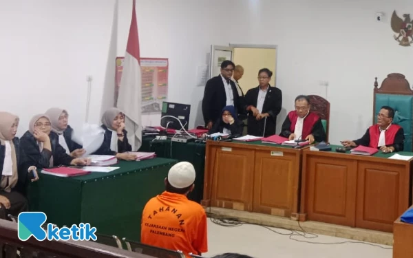 Thumbnail Berita - Viral Live IG Adegan Asusila, Charles ‘Ales Gancang’ Dituntut 4 Tahun Penjara