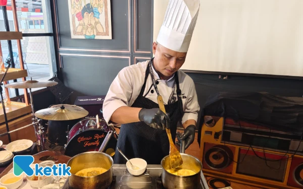 Lezatnya Bebek Bumbu Hitam dengan Cocolan Sambal Bawang, Hadirkan Kesan Unik