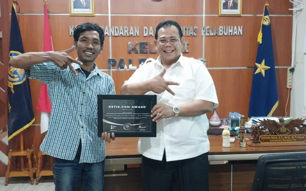 Thumbnail Berita - KSOP Palembang Terima Penghargaan Tokoh Penggerak Pembangunan Strategis dari Ketik.com