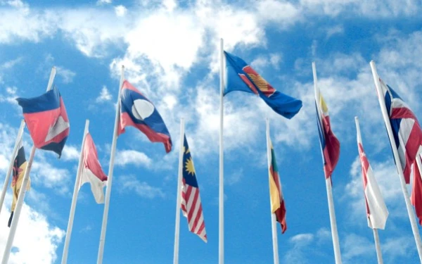 AMEM ke-43: ASEAN Sepakati Jaringan Listrik Terintegrasi dan Target Energi Terbarukan 2030