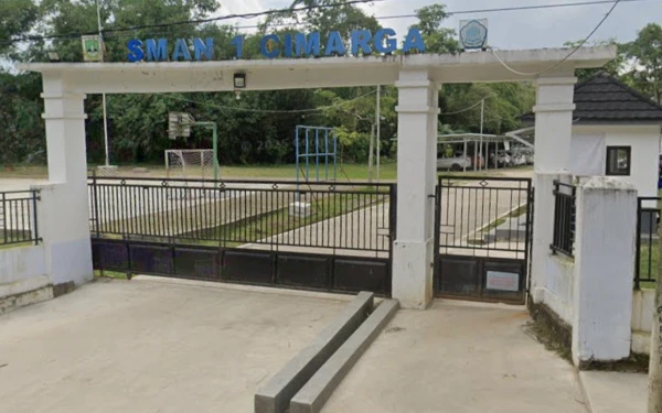 Thumbnail Berita - Buntut Insiden Tampar Siswa Merokok, Kepala SMAN 1 Cimarga Dinonaktifkan