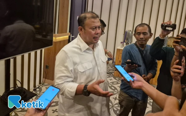 Thumbnail Berita - Waka DPR RI Bakal Panggil KPI dan Komdigi Soal Tayangan Trans7 yang Menyinggung Ponpes Lirboyo