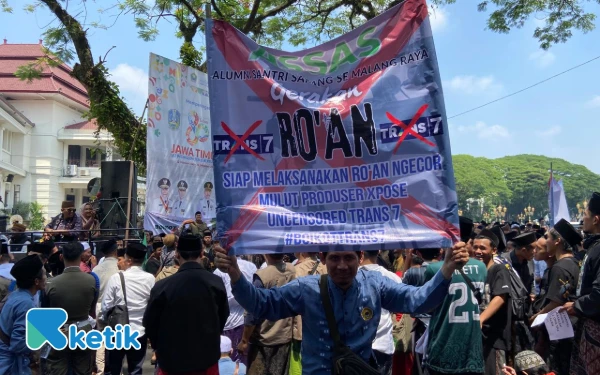 Ratusan Santri Geruduk Balai Kota Malang, Bela Reputasi Kiai Lirboyo Akibat Tayangan Trans7