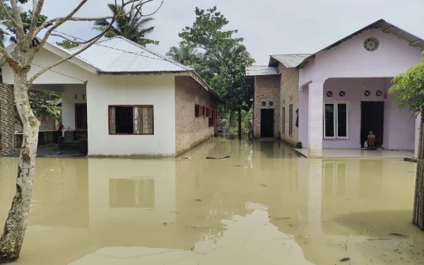 Thumbnail Berita - Cuaca Ekstrem Dominasi Kejadian Bencana di Indonesia pada Pertengahan Oktober 2025