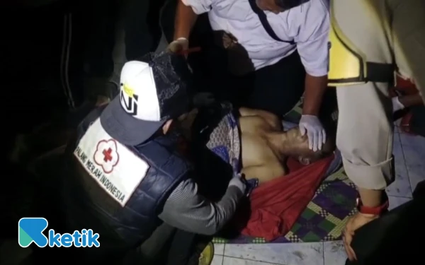 Thumbnail Berita - Diduga Tersengat Listrik, Penjual Buah di Palembang Tewas di Belakang Lapaknya Sendiri