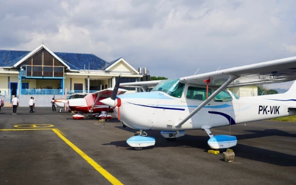 Thumbnail Berita - Fly Jaya Hentikan Penerbangan Jember–Jakarta, Ini Penjelasan Pemkab Jember