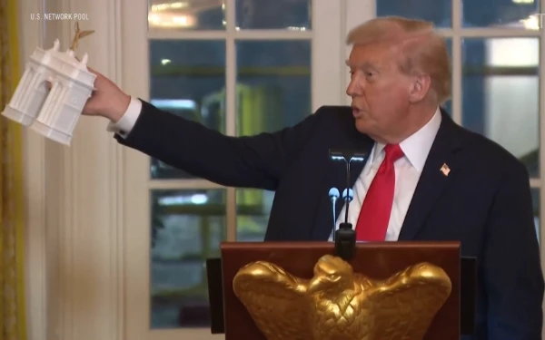 Thumbnail Berita - Donald Trump Bakal Bangun ‘Arch de Trump’ di Washington DC, Saingi Arc de Triomphe Paris?