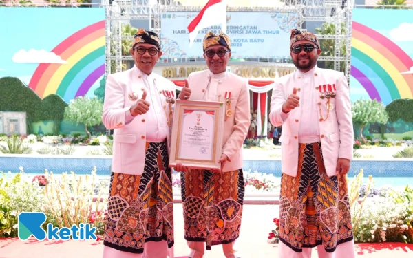 Thumbnail Berita - Momen Apresiasi di HUT ke-24 Kota Batu: Ini Daftar Lengkap Penerima Lencana Hakaryo Guno Mamayu Bawono 2025