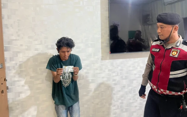 Thumbnail Berita - Ugal-ugalan di Simpang Charitas Palembang, Anak Jalanan Pemukul Kaca Mobil Dibekuk Polisi