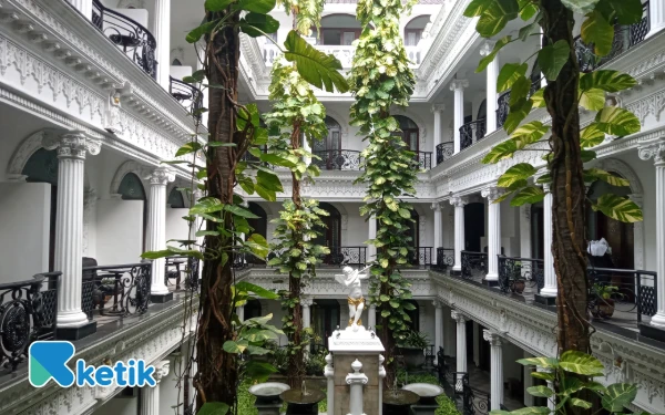 Thumbnail Berita - Malang Rasa Eropa! Intip 3 Hotel Instagramable dengan Arsitektur Gokil yang Bikin Liburanmu Tak Terlupakan