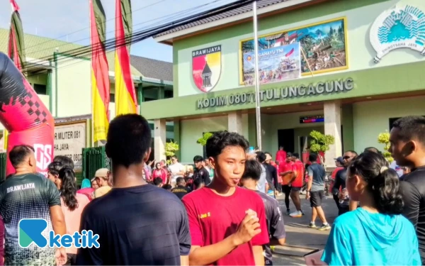 Thumbnail Berita - Ribuan Pelari Meriahkan Fun Run Kodim 0807, Wabup: Ajang Kenalkan Sport Tourism Tulungagung